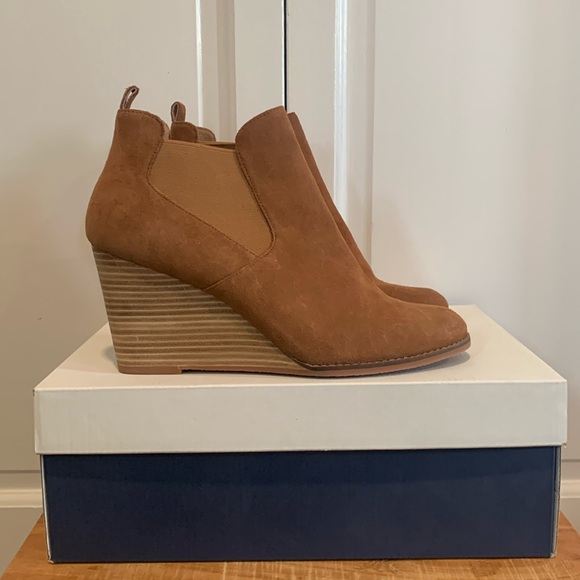 Caslon Shoes - Brand New Caslon (Nordstrom) tan suede wedge booties size 10